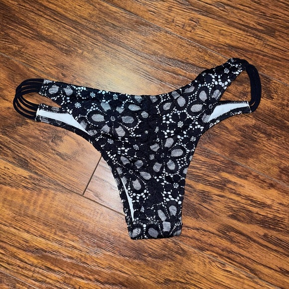 *SOLD* Victoria’s Secret Lace Bikini - Picture 7 of 7